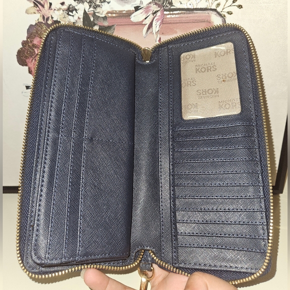 MICHAEL KORS JET SET CONTINENTAL WALLET - Picture 5 of 7